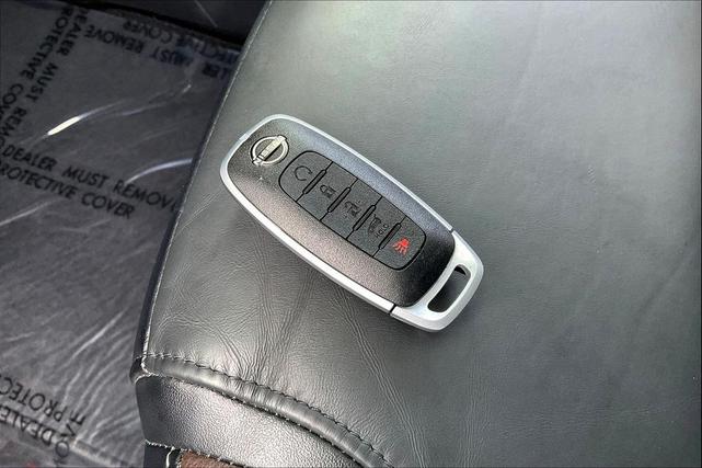 Photo of 2024 Gun Metallic/Super Black Nissan Pathfinder