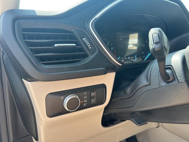 Photo of 2020 Oxford White Ford Escape