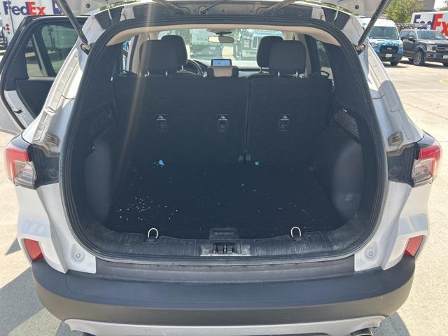 Photo of 2020 Oxford White Ford Escape