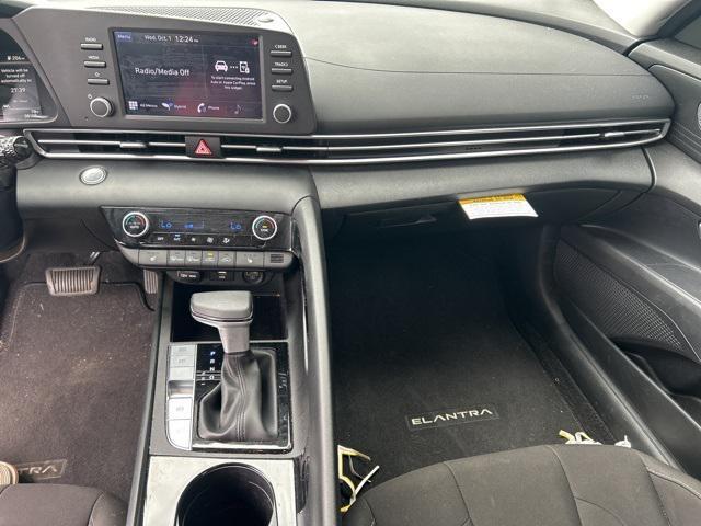 Photo of 2023 Fluid Metal Hyundai ELANTRA HEV