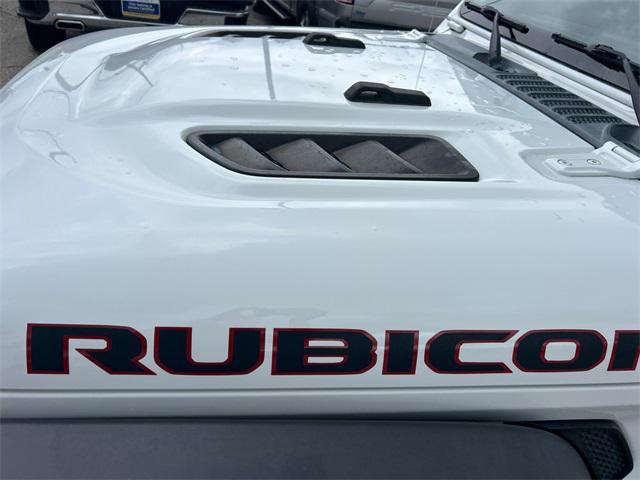 Photo of 2018 Bright White Clearcoat Jeep Wrangler Unlimited