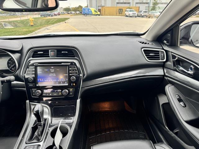 Photo of 2018 Pearl White Nissan Maxima
