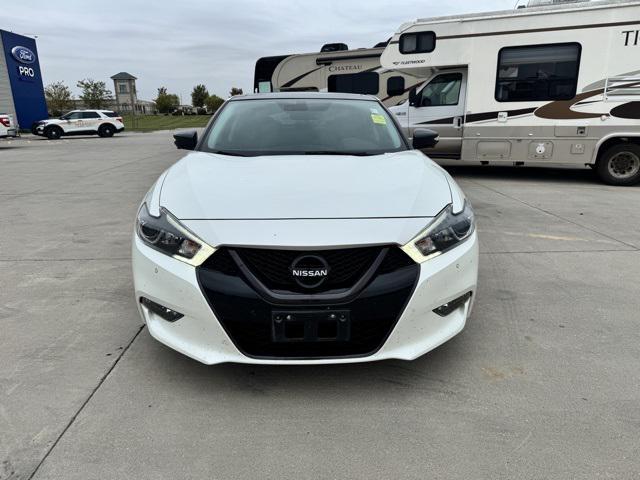 Photo of 2018 Pearl White Nissan Maxima