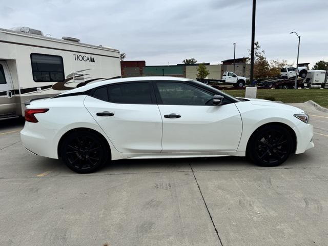 Photo of 2018 Pearl White Nissan Maxima