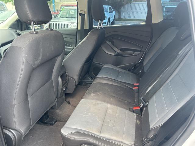 Photo of 2019 Oxford White Ford Escape