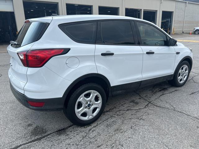 Photo of 2019 Oxford White Ford Escape
