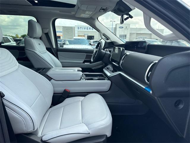 Photo of 2025 Agate Black Metallic Ford Expedition