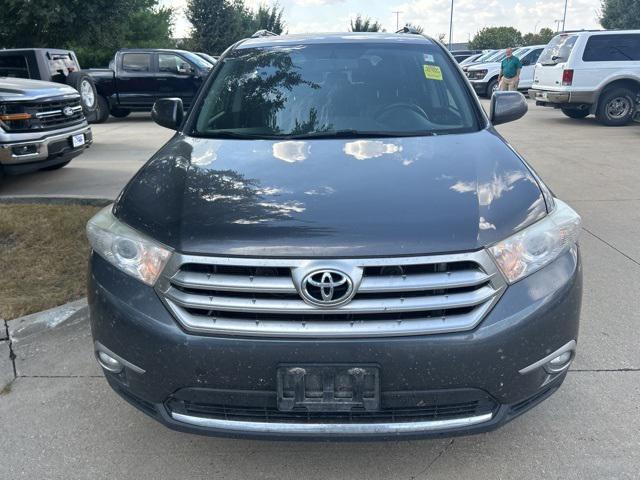 Photo of 2013 Magnetic Gray Metallic Toyota Highlander