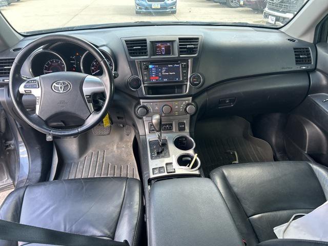 Photo of 2013 Magnetic Gray Metallic Toyota Highlander