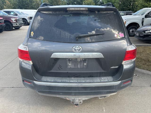 Photo of 2013 Magnetic Gray Metallic Toyota Highlander