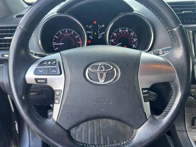 Photo of 2013 Magnetic Gray Metallic Toyota Highlander