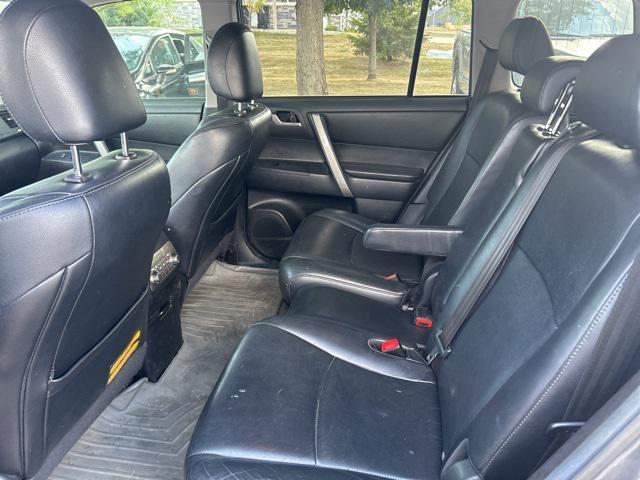 Photo of 2013 Magnetic Gray Metallic Toyota Highlander