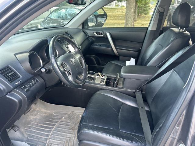 Photo of 2013 Magnetic Gray Metallic Toyota Highlander
