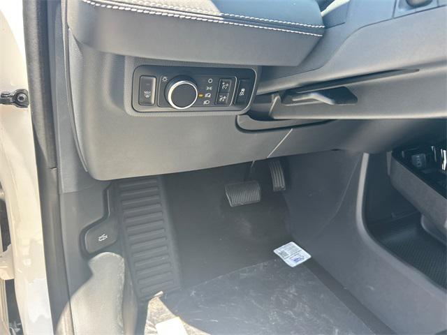 Photo of 2025 Star White Metallic Tri-Coat Ford Mustang Mach-E