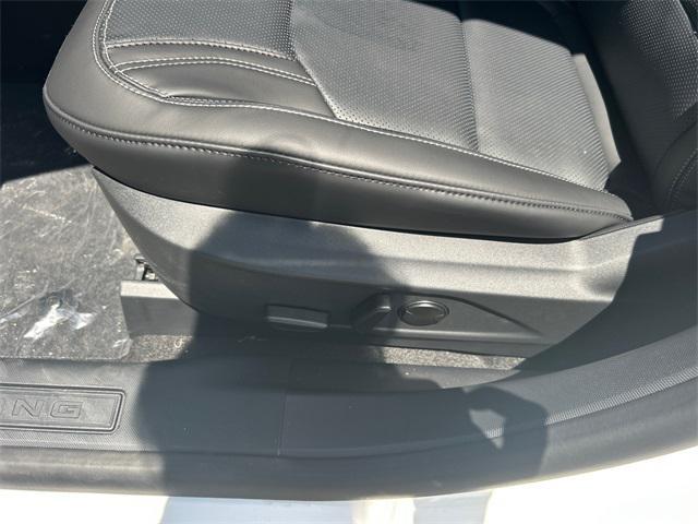 Photo of 2025 Star White Metallic Tri-Coat Ford Mustang Mach-E