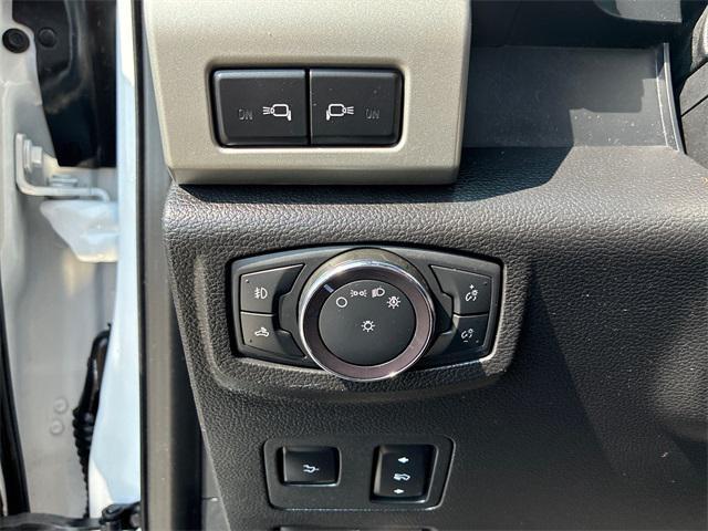 Photo of 2020 Oxford White Ford F-350