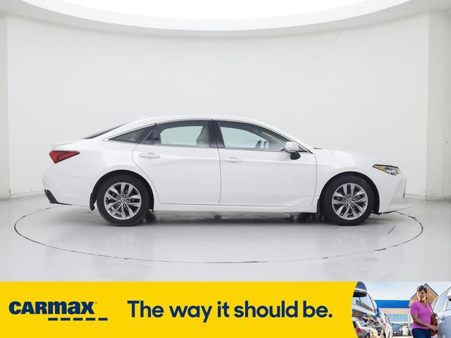 Photo of 2022 White Toyota Avalon