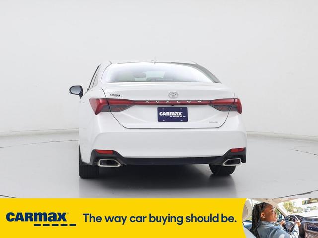 Photo of 2022 White Toyota Avalon