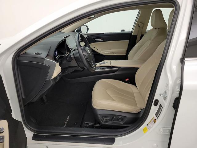 Photo of 2022 White Toyota Avalon