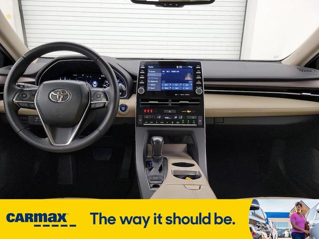 Photo of 2022 White Toyota Avalon