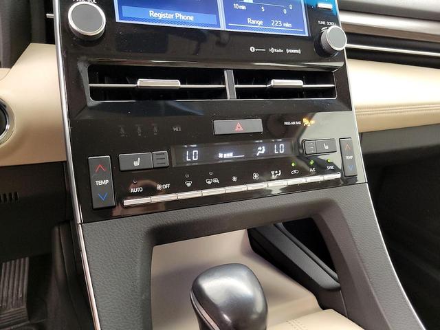 Photo of 2022 White Toyota Avalon