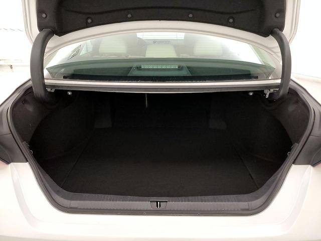 Photo of 2022 White Toyota Avalon