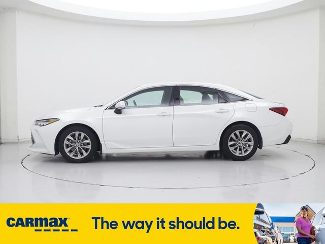 Photo of 2022 White Toyota Avalon