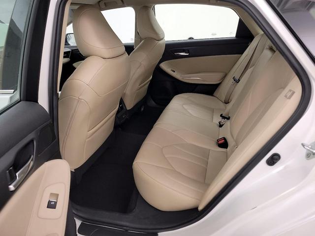 Photo of 2022 White Toyota Avalon
