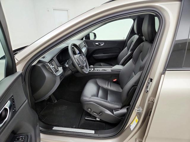 Photo of 2025 Tan Volvo XC60