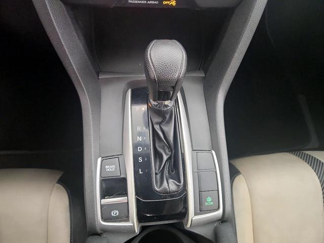 Photo of 2016 White Honda Civic