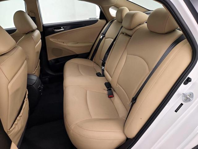 Photo of 2014 White Hyundai SONATA