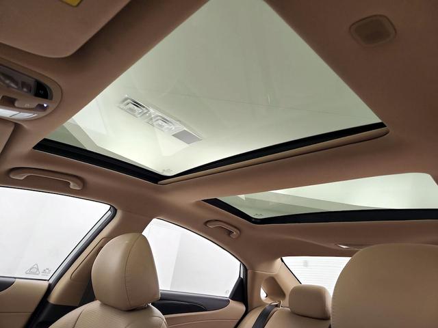 Photo of 2014 White Hyundai SONATA
