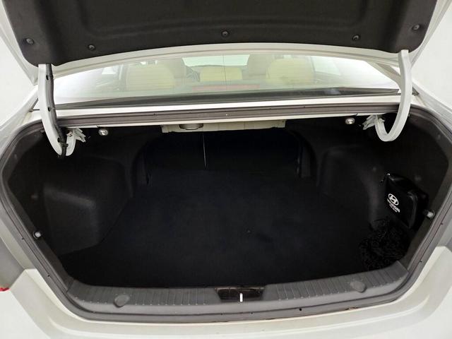 Photo of 2014 White Hyundai SONATA