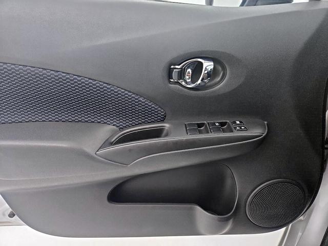 Photo of 2016 Silver Nissan Versa Note