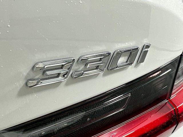Photo of 2025 Alpine White BMW 330