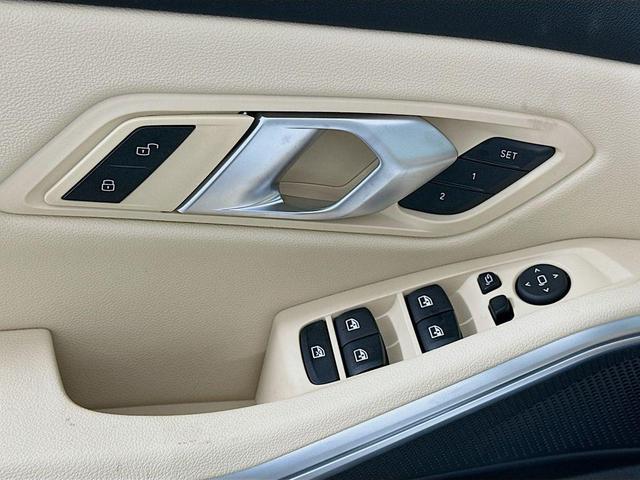 Photo of 2025 Alpine White BMW 330