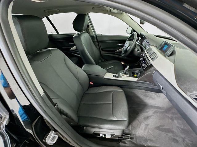 Photo of 2018 Jet Black BMW 320