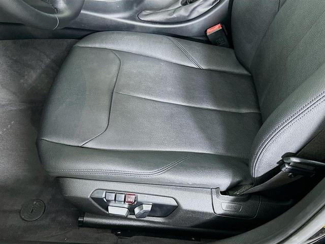 Photo of 2018 Jet Black BMW 320
