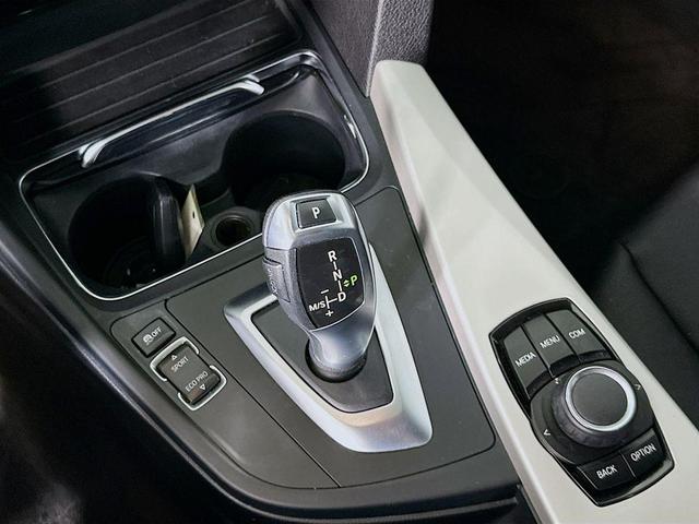 Photo of 2018 Jet Black BMW 320