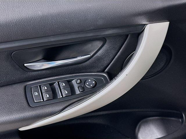 Photo of 2018 Jet Black BMW 320
