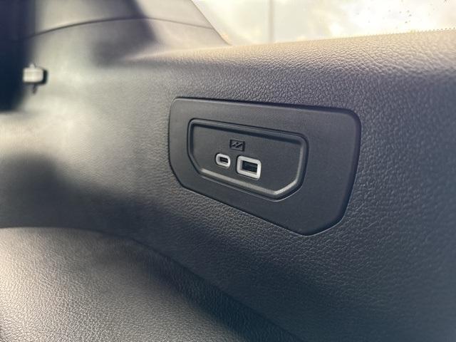 Photo of 2025 White Jeep Grand Cherokee L