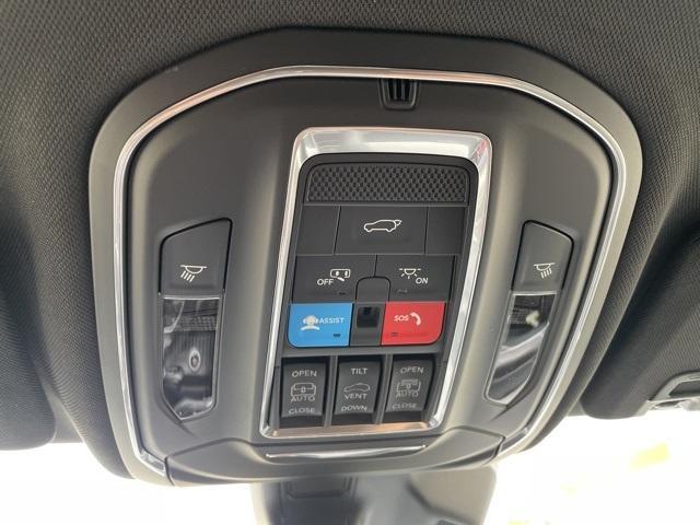 Photo of 2025 Gray Jeep Grand Cherokee
