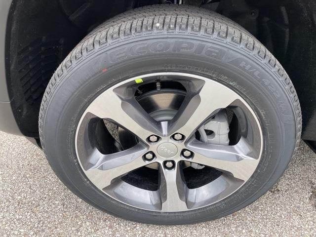 Photo of 2025 Gray Jeep Grand Cherokee