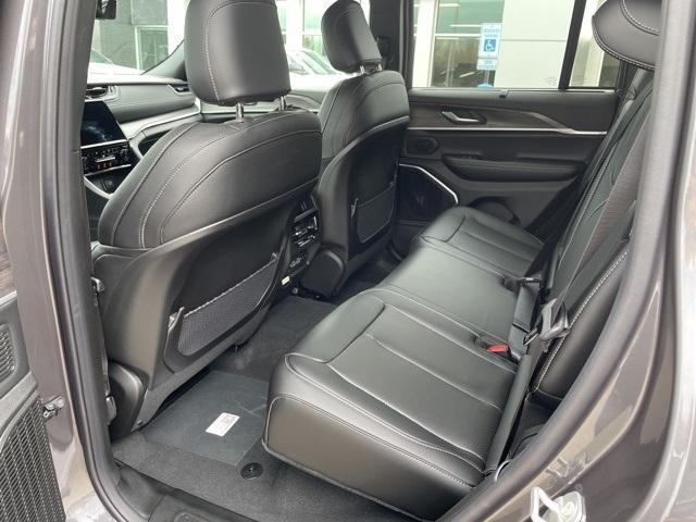 Photo of 2025 Gray Jeep Grand Cherokee