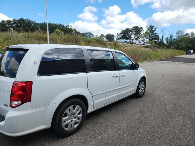 Photo of 2016 Bright White Clearcoat Dodge Grand Caravan