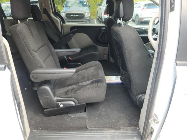 Photo of 2016 Bright White Clearcoat Dodge Grand Caravan