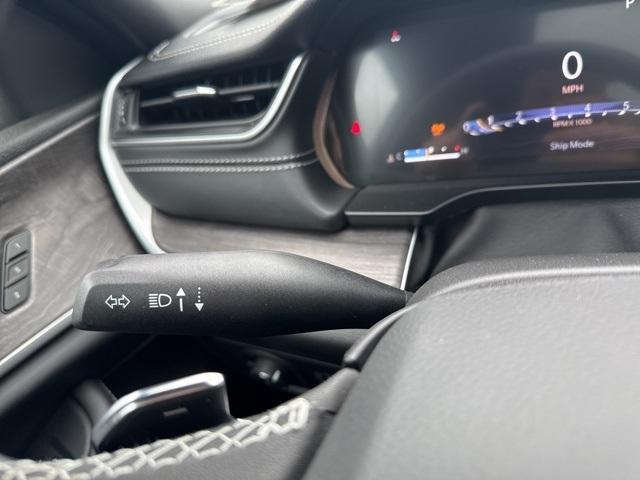 Photo of 2025 White Jeep Grand Cherokee