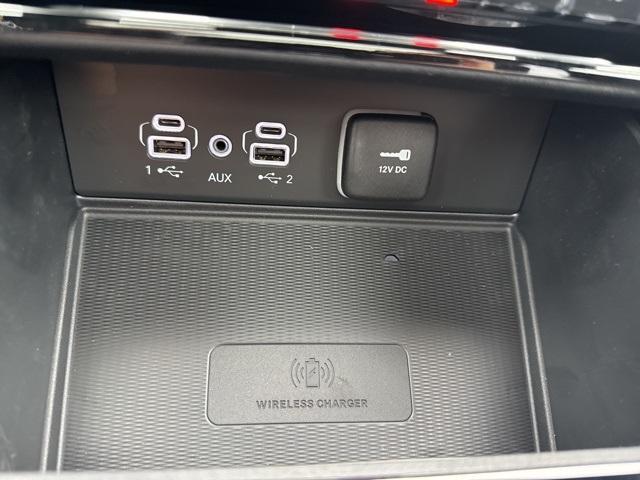 Photo of 2025 White Jeep Grand Cherokee