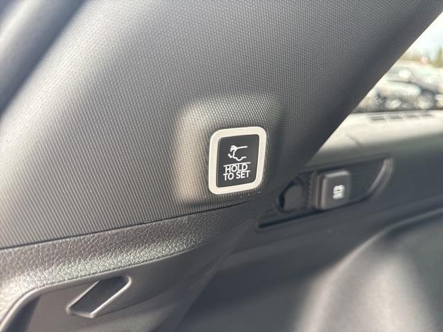 Photo of 2025 White Jeep Grand Cherokee