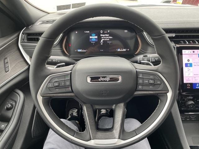 Photo of 2025 White Jeep Grand Cherokee